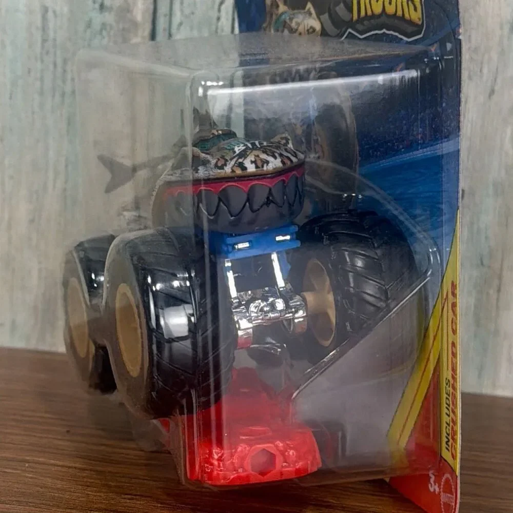 Hot Wheels Monster Trucks Great Bite Shark 2026 Includes Crushed Car NIB Sealed